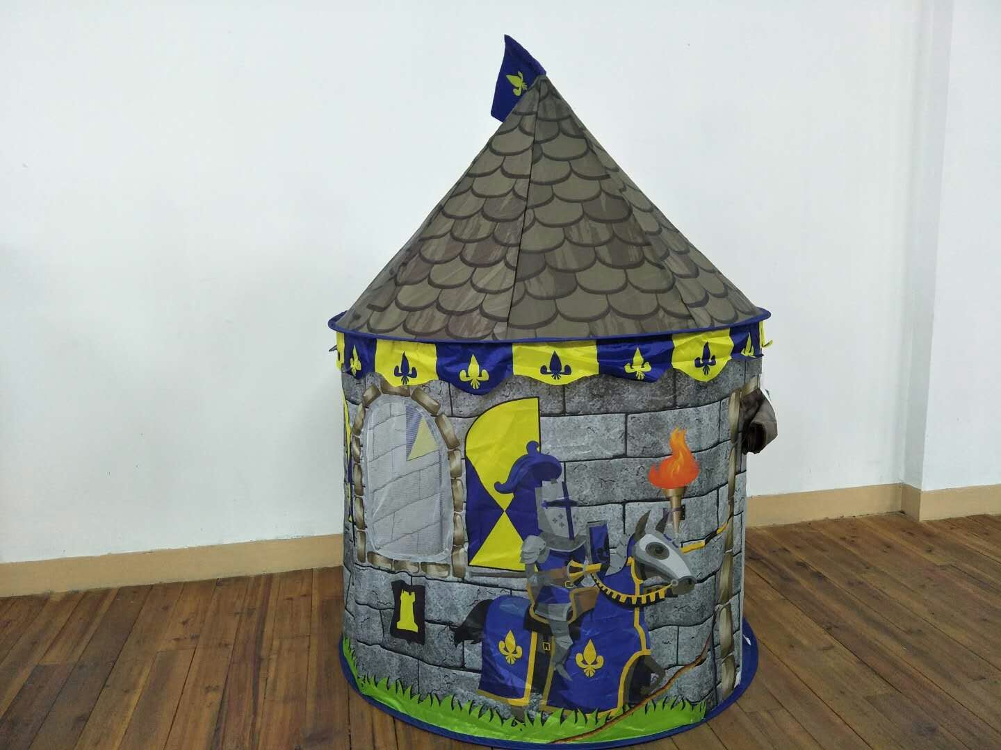 9067 Castle tent thumbnail