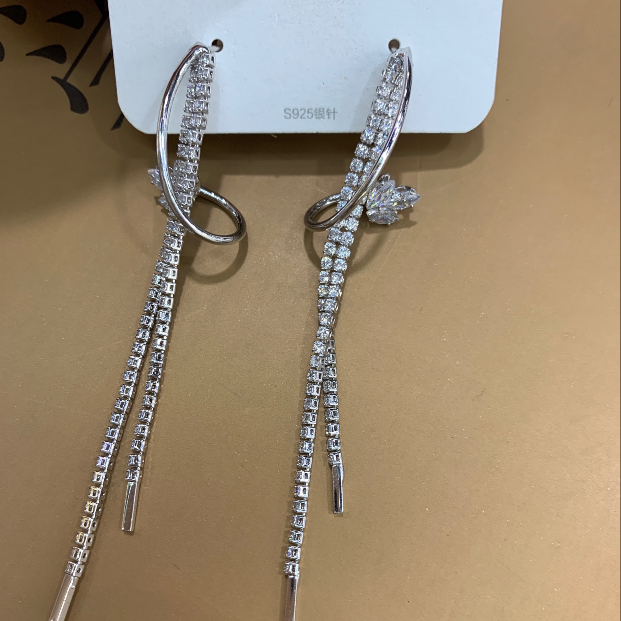 2020 Popular fashion European and American long 925 silver needle zircon white gold earrings details Picture