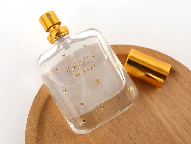 YI XIANG Perfume on Dresser