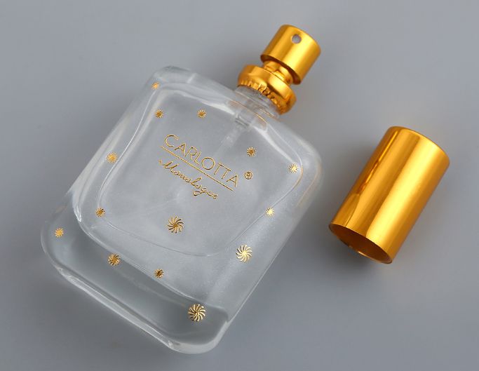 YI XIANG Perfume in a Summer Setting