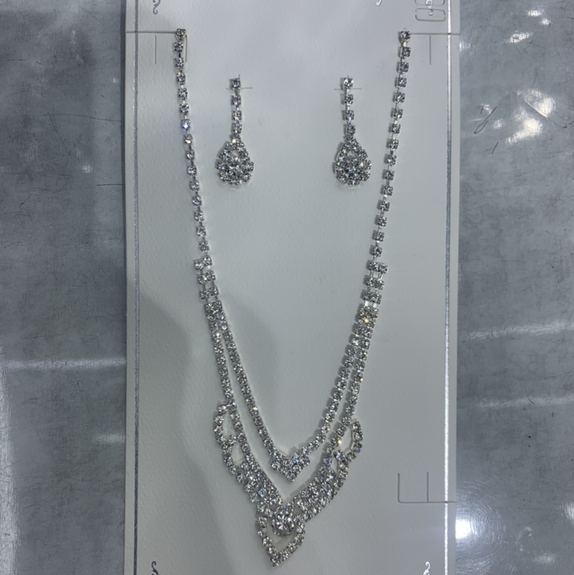 Bridal necklace with heart and diamond thumbnail