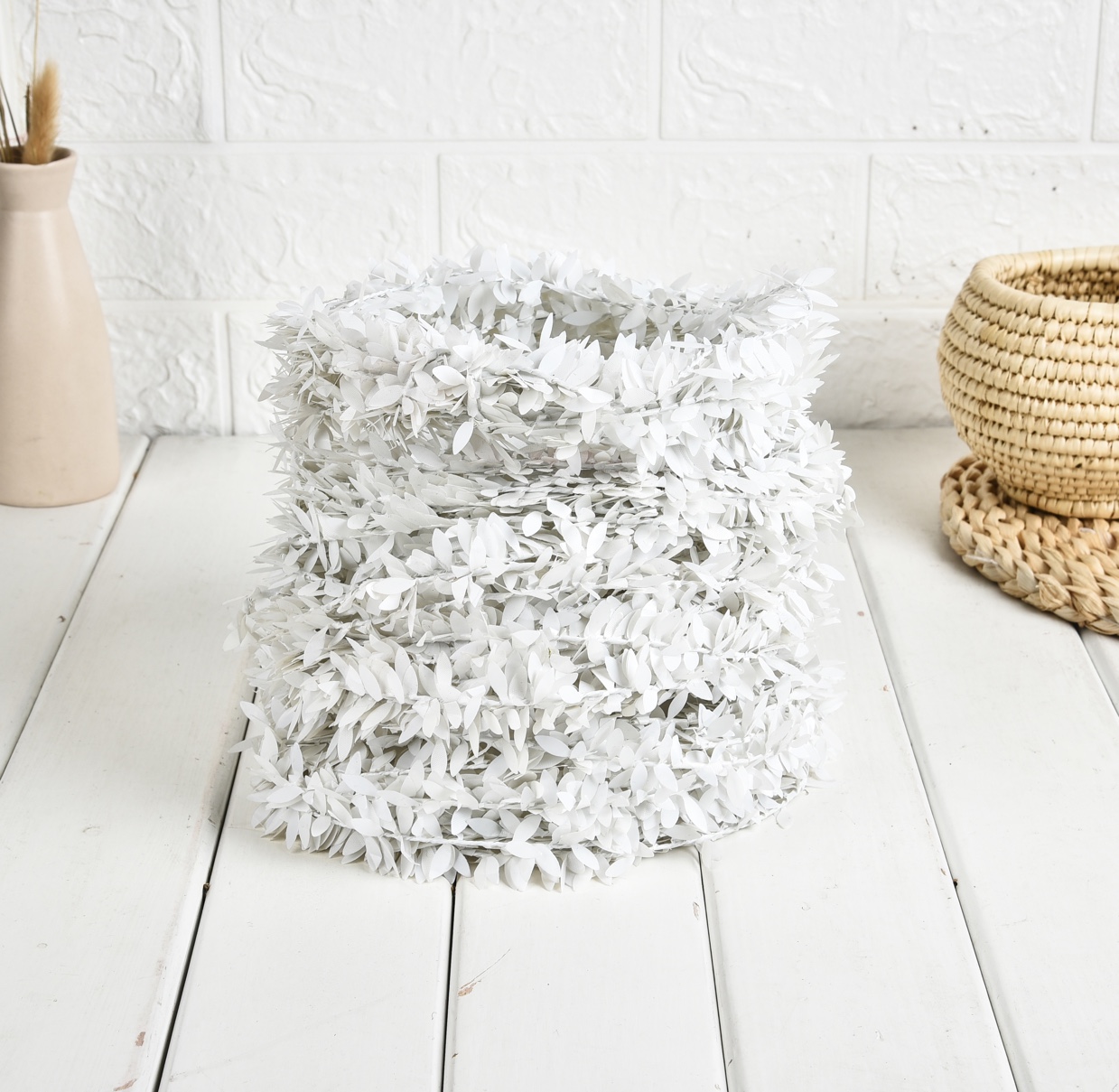 White wire leaves thumbnail