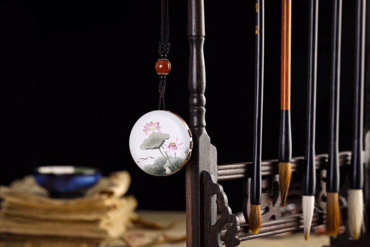 Product Name: Pendant New Buddhist Chanting Machine Material: ABS Natural Synthetic Material Built-in: Buddhist Music Supported: Memory Card Playback. We insist on originality and quality Item Picture