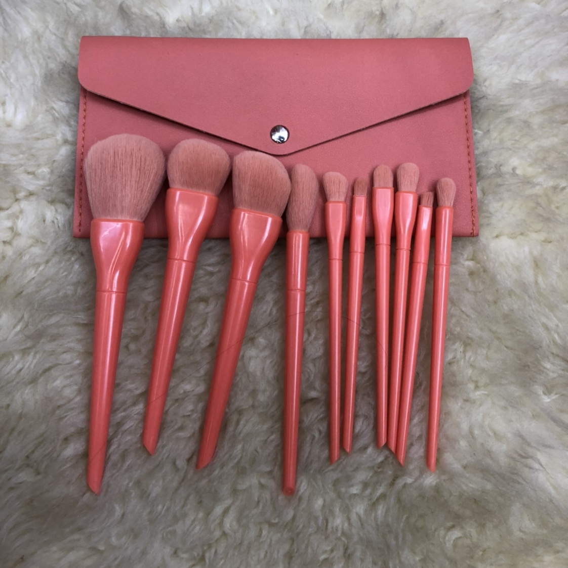 10 makeup brushes + bag thumbnail