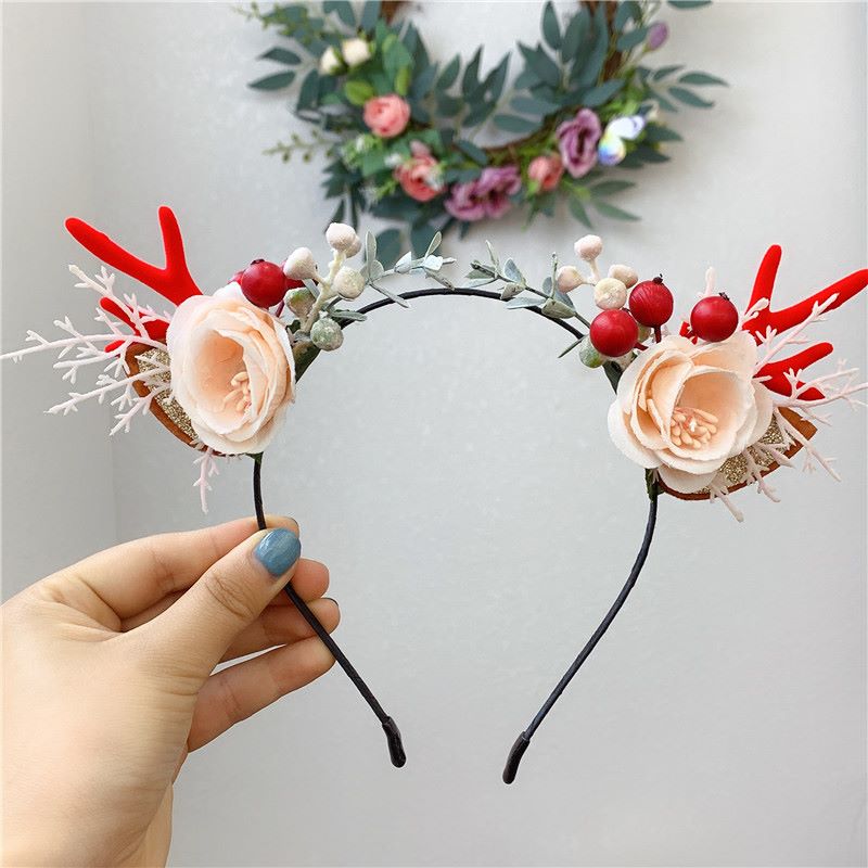 Forest-themed pink pine needle flower antler headband children's versatile travel accessories, cute and exclusive for kids Application Scenario