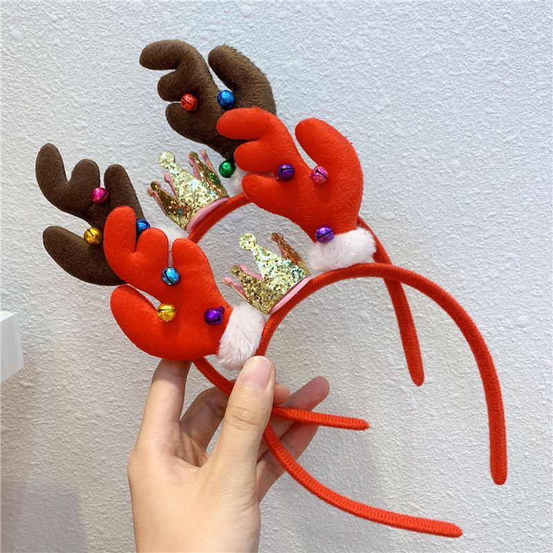 The Christmas antler crown hairband is a versatile travel accessory for children, cute and exclusive for kids Application Scenario