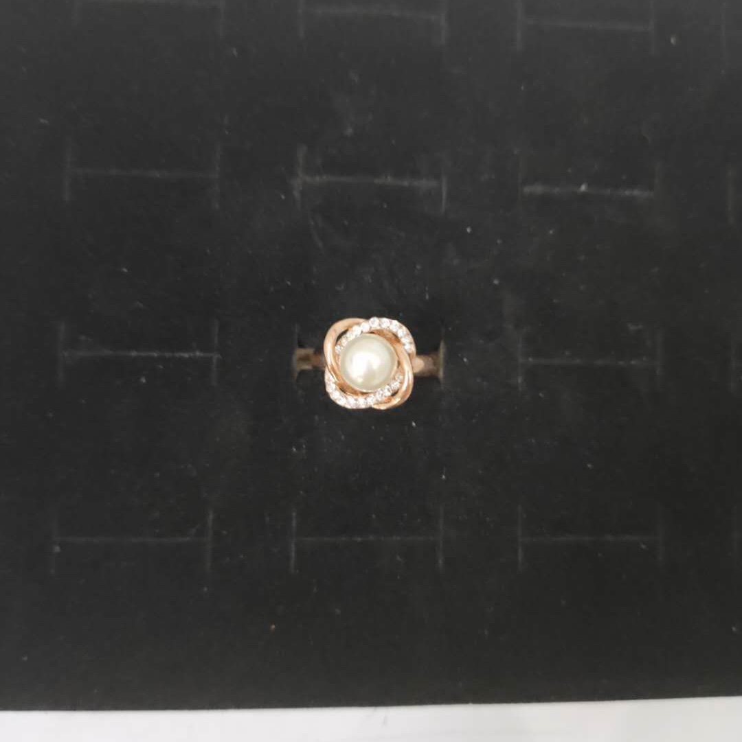 Pearl flower ring thumbnail