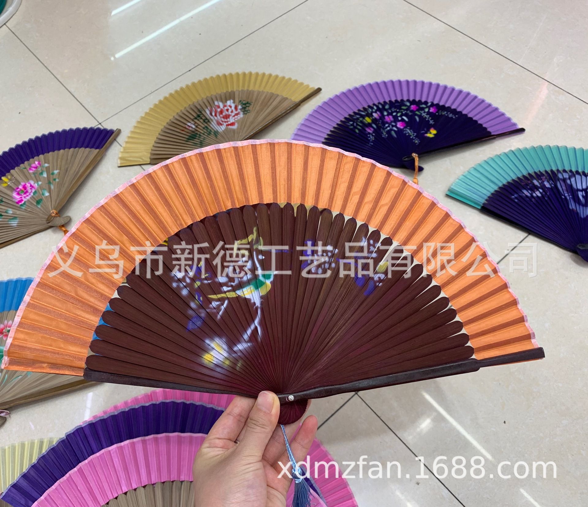 漆边手绘喷绘折扇  *古风折扇镂空*日式和风扇  *二青竹质折叠扇子  批发详情图5