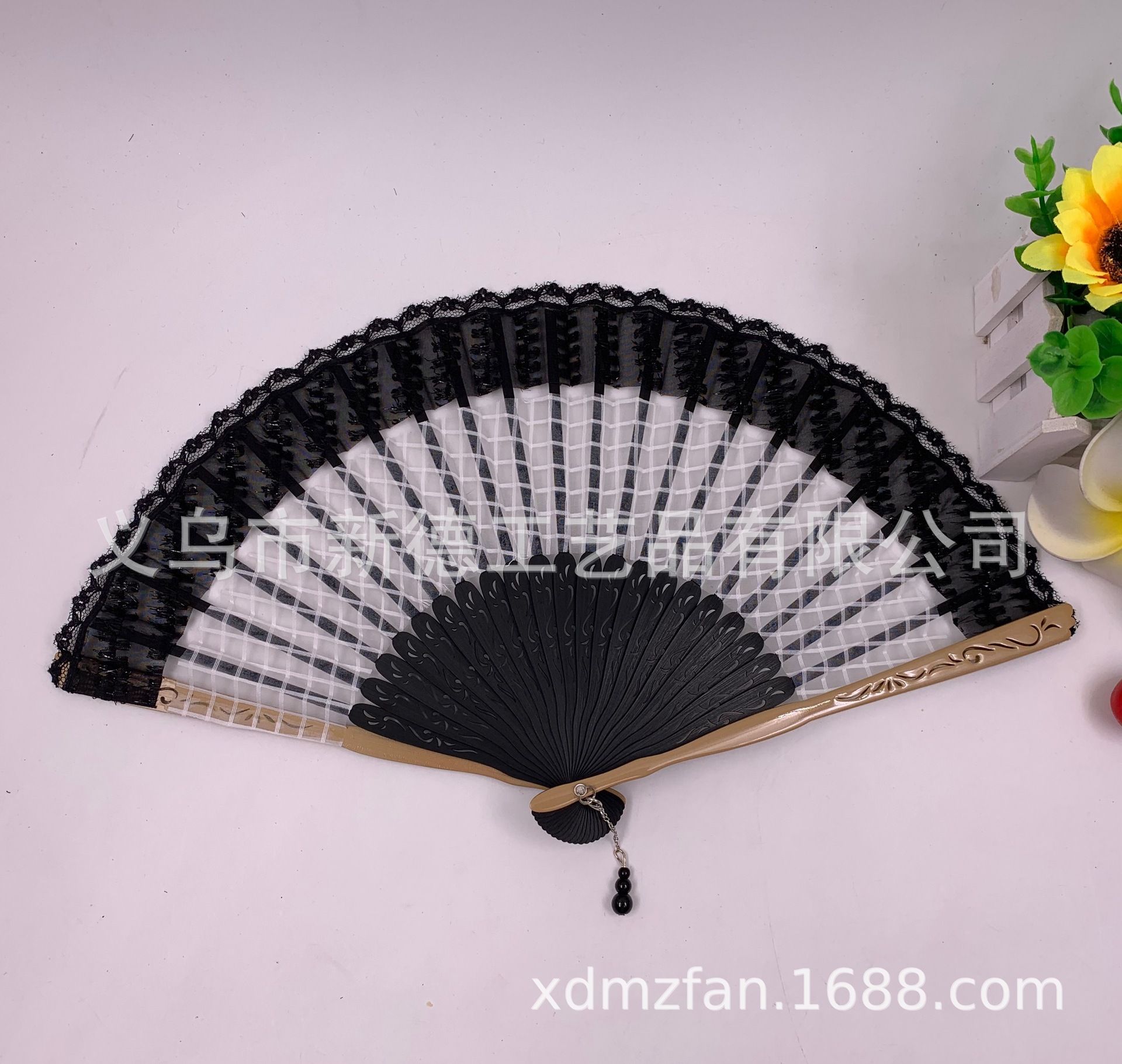 蕾丝竹扇  婚纱折扇  欧式蕾丝花边竹扇  漏空雕刻折叠扇子  高档手工制作详情图3