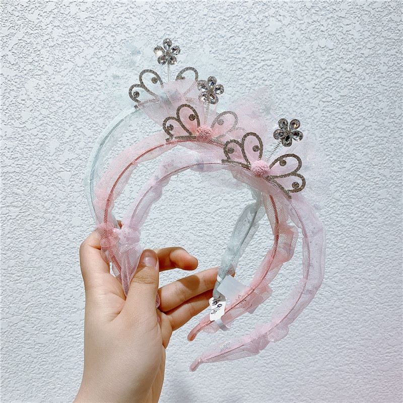 The Star and Moon Gauze Rocking crown hairband is a versatile travel accessory for children, cute and exclusive for kids