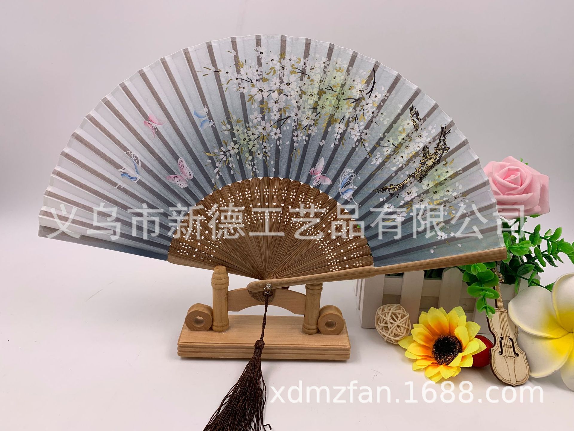 女士竹扇   古风折扇   中国风扇子   竹制绢扇   来样定做   现货丝绸扇