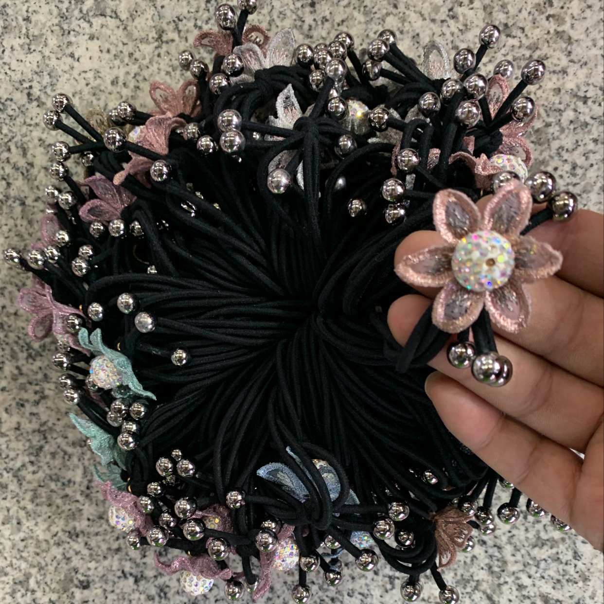 Thin Rope Small Diamond Knot Two Diamond Korean Fashion Women's Head Rope Female Rubber Band Hair Temperament Headwear High Elastic Adult Autumn And Winter Hair Rope Hair Accessories Casual Rubber Band Solid Color Small Rabbit Hair Band Chenhui Jewelry 021 Application Scenario