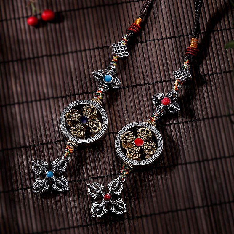 In 2018, the religious ritual implements of Nepal, Tibetan peace amulets, DIY handcrafted ornaments, waist tags and pendants have entered the jewelry supply chain