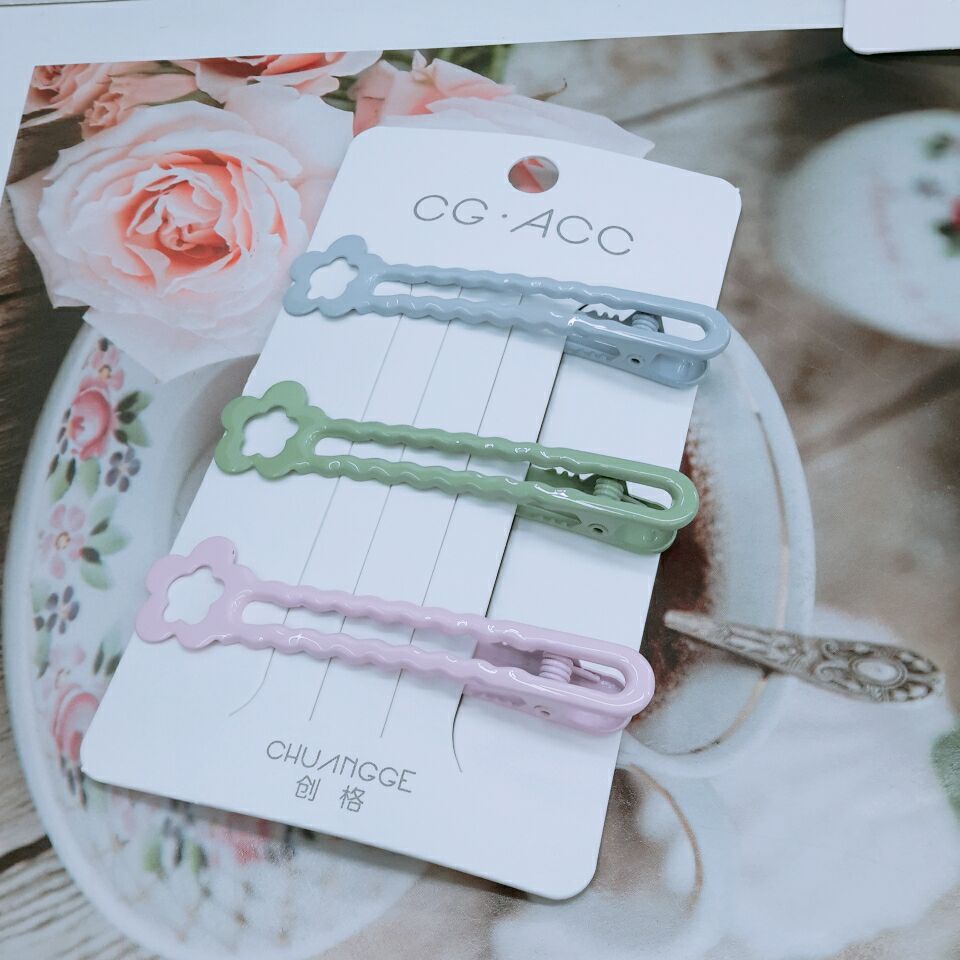 New sweet and cool-toned ins style hair clips for girls, with cartoon flower press clips and practical fringe clips details Picture