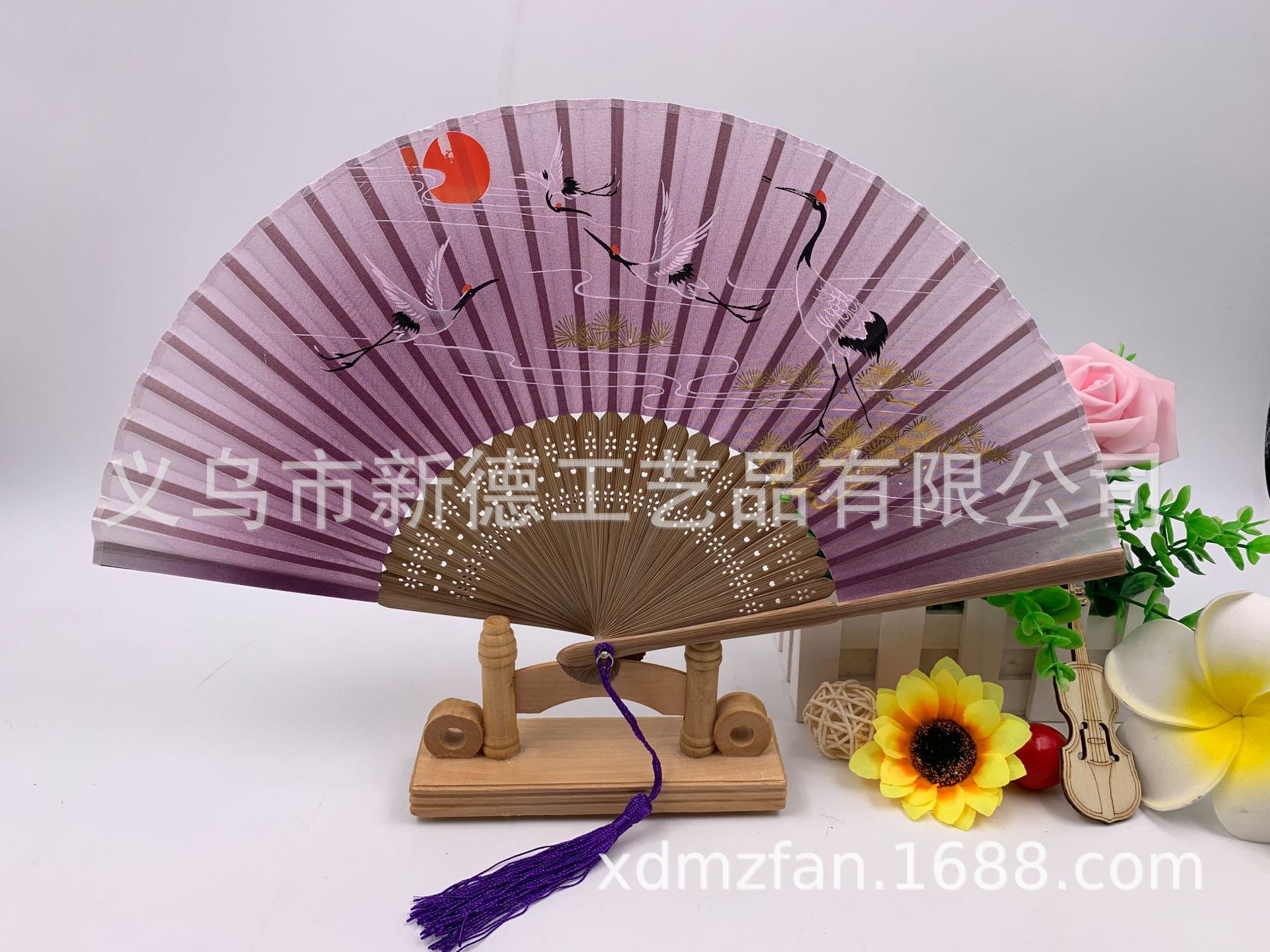 女士折扇仙鹤图    中国风竹制绢扇   来样定做    厂家批发   现货丝绸扇详情图1