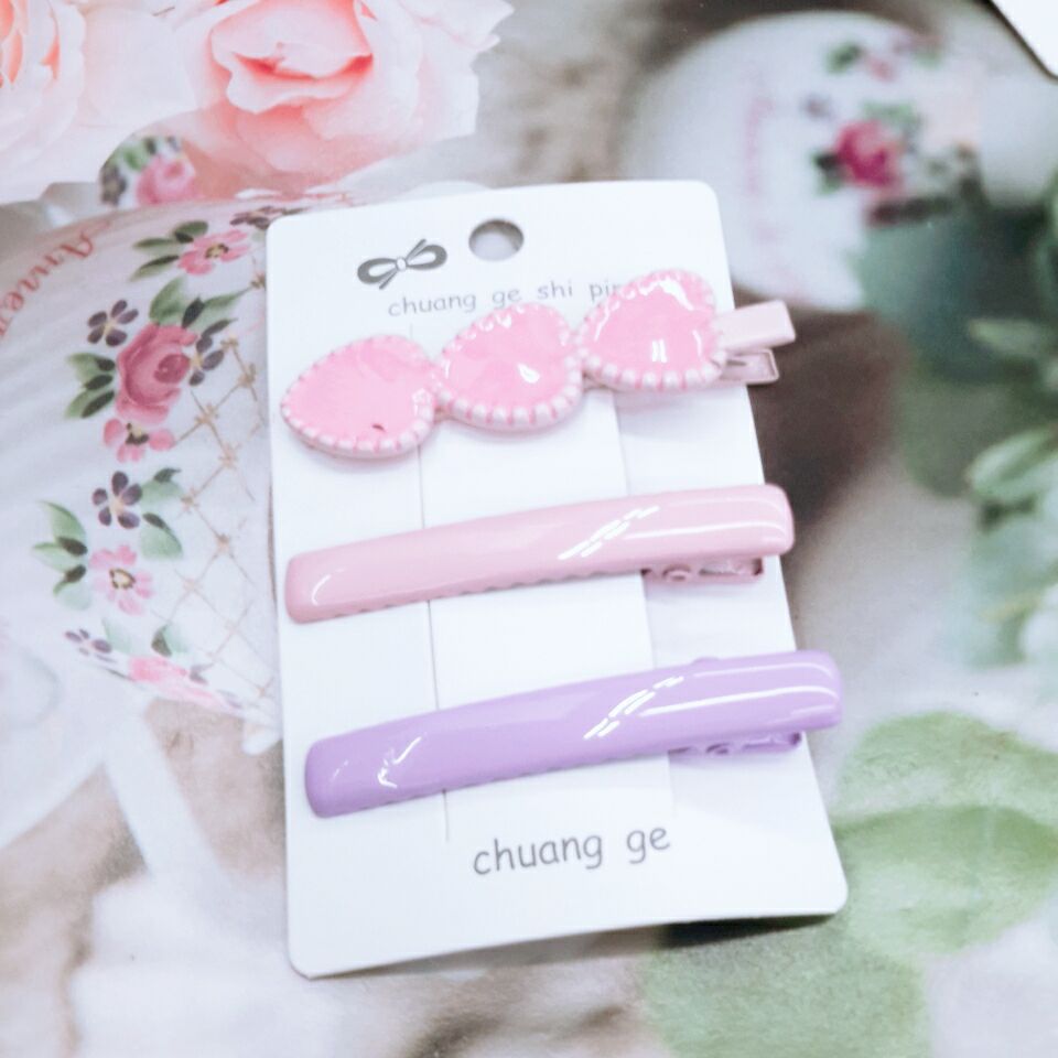 The popular red dot matte hair clip in Dongdaemun, South Korea, is a versatile side clip for girls. It's a 2-yuan student hair accessory for girls Application Scenario