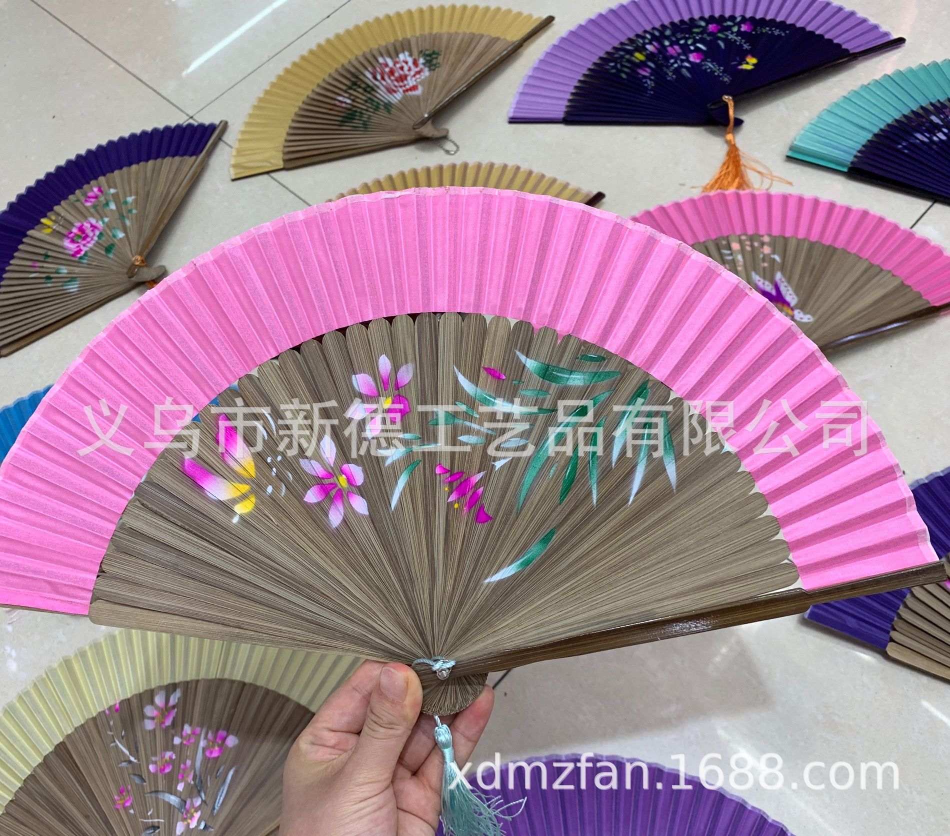 漆边手绘喷绘折扇  *古风折扇镂空*日式和风扇  *二青竹质折叠扇子  批发详情图4