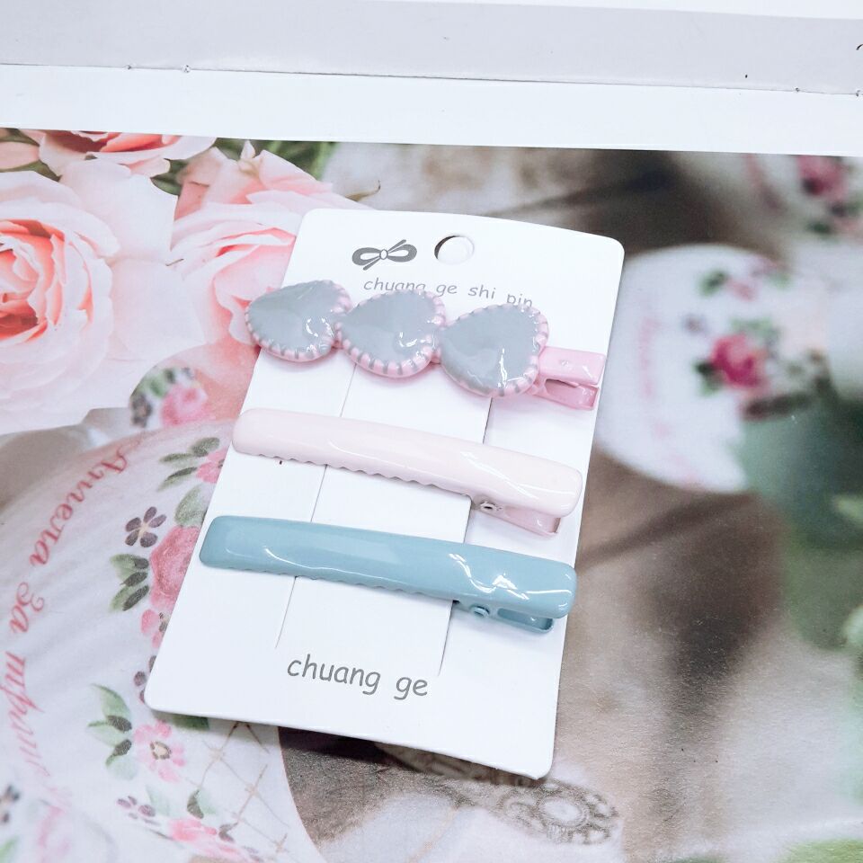 The popular red dot matte hair clip in Dongdaemun, South Korea, is a versatile side clip for girls. It's a 2-yuan student hair accessory for girls details Picture