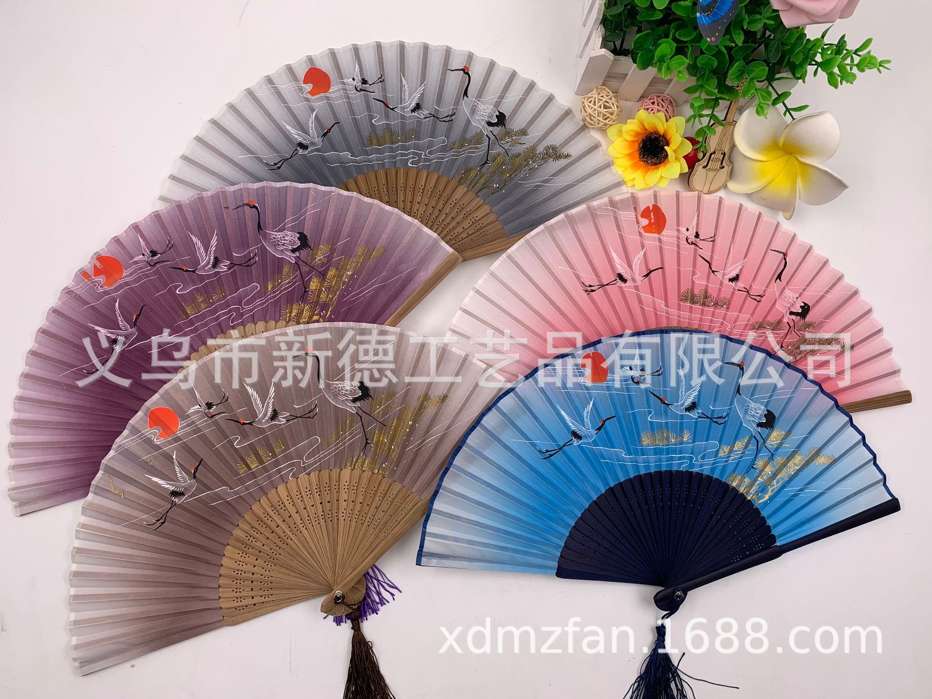 女士折扇仙鹤图    中国风竹制绢扇   来样定做    厂家批发   现货丝绸扇详情图6