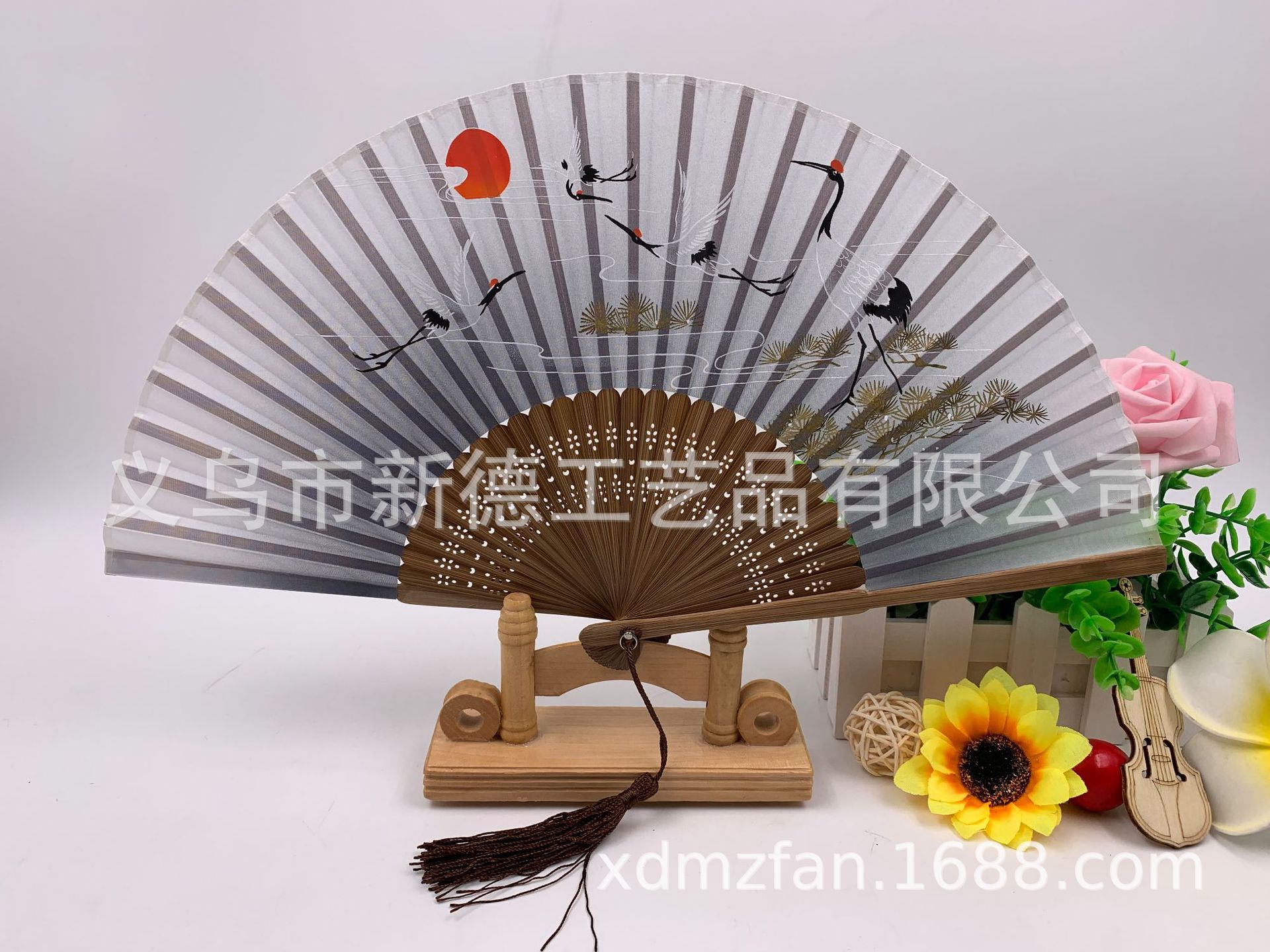 女士折扇仙鹤图    中国风竹制绢扇   来样定做    厂家批发   现货丝绸扇详情图4