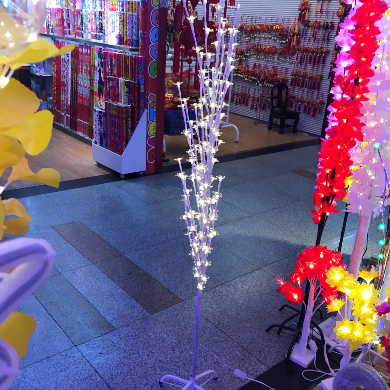 Tree Light 1.5 Meters details Picture