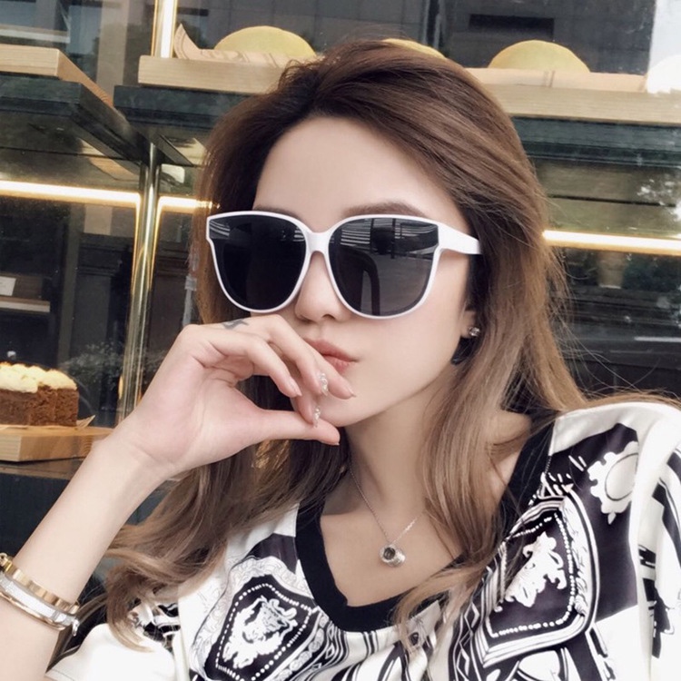 Female fashion sunglasses beach holiday sunglasses