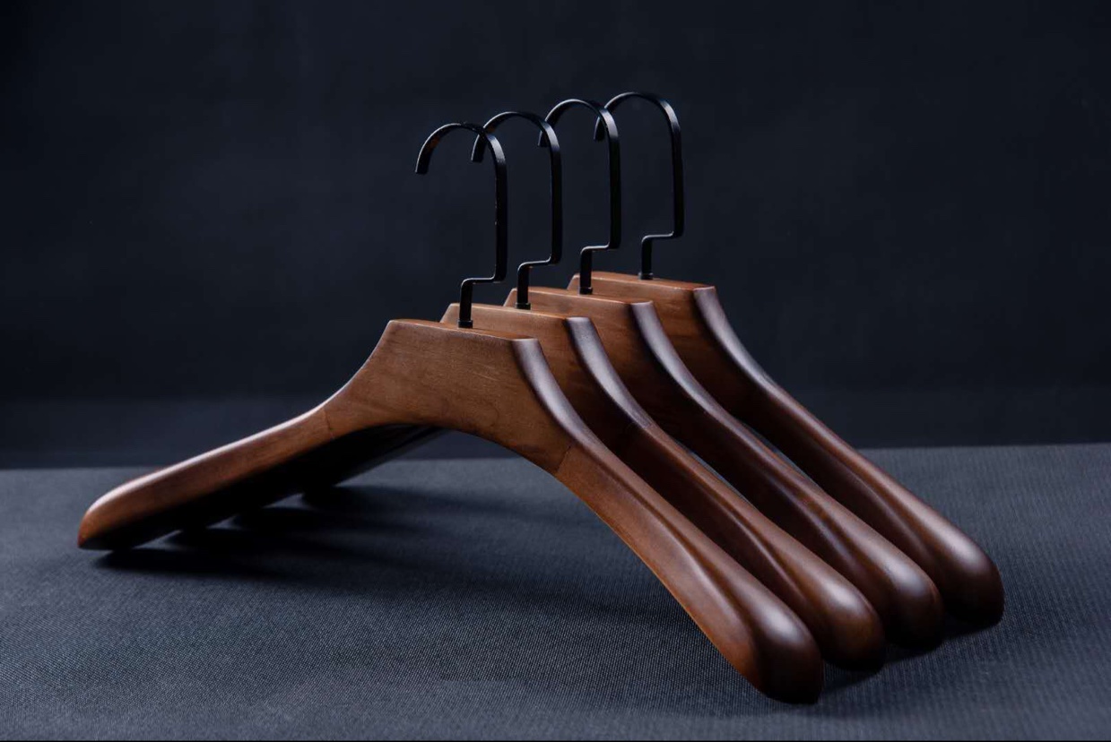 Wide shoulder solid wood coat hanger anti-slip solid wood coat hanger for suit coat