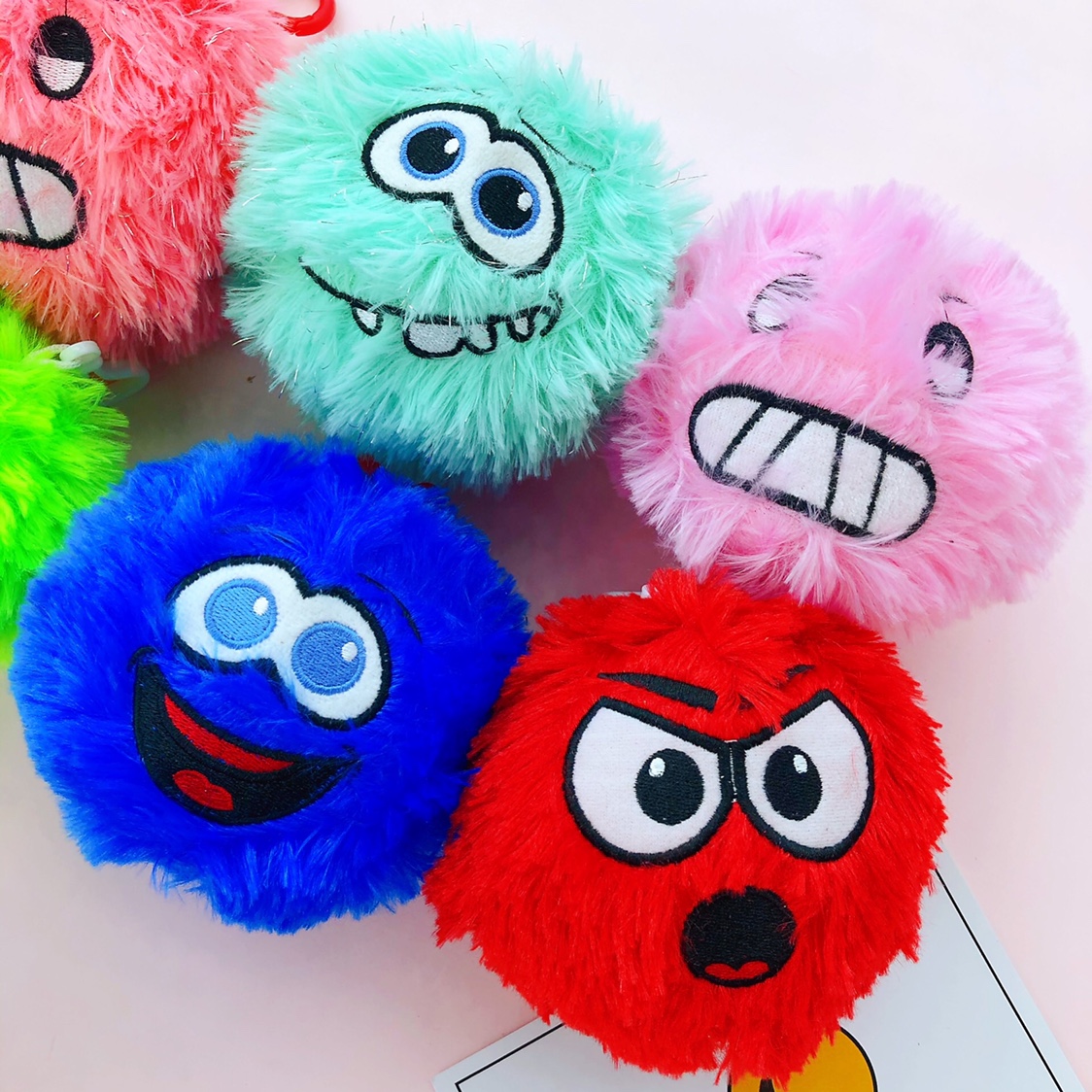 Slow Rebound Plush Emoticon Stress Relief Ball Application Scenario