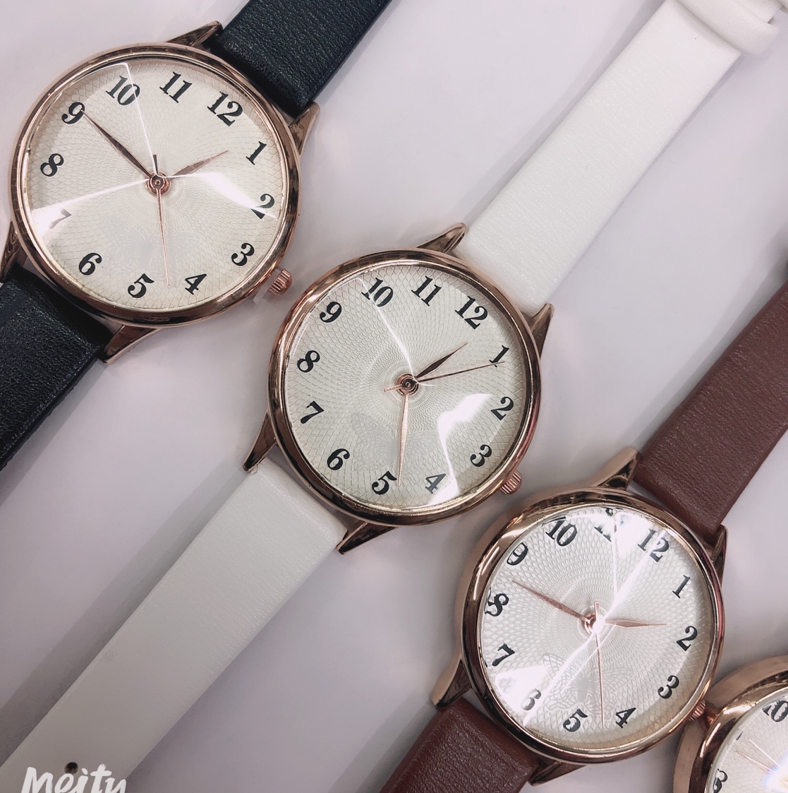 Reloj de mujer estudiante moda tendencia reloj