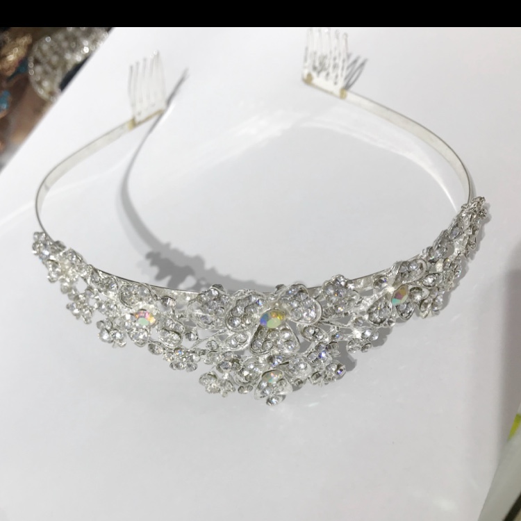 Water diamond crown Korean-style accessory, a fashionable and trendy ladies' accessory Specification image