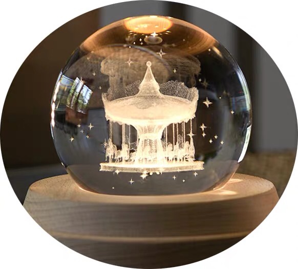 A carousel engraved inside the crystal