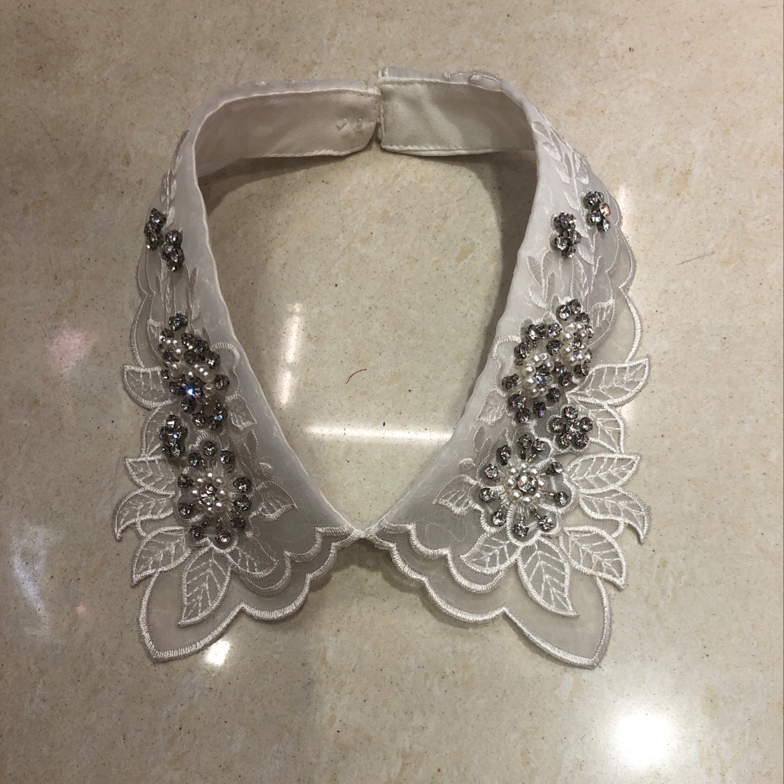 Collar, fake collar, costume collar, pearl collar