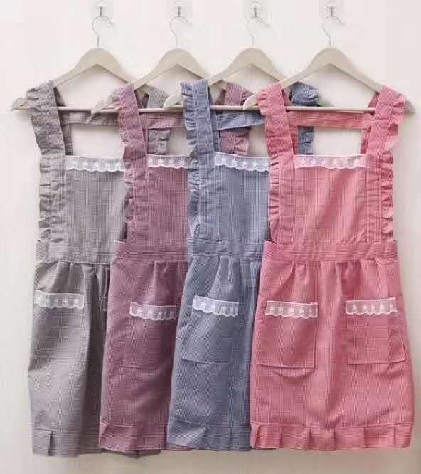 A small checkered princess apron