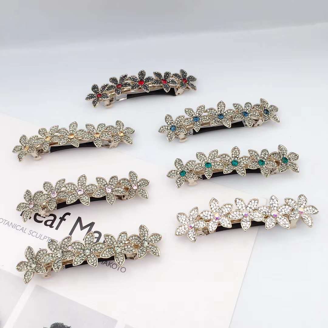A small, exquisite, Korean Internet celebrity hairpin with an elegant demeanor. It features a hair clip on the top of the head and a pearl and water diamond hair clip for adults Specification image