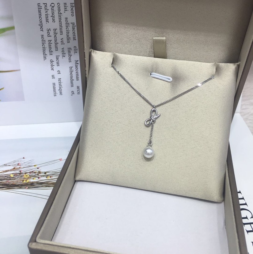 A 925 silver fashionable bow pearl necklace throughout