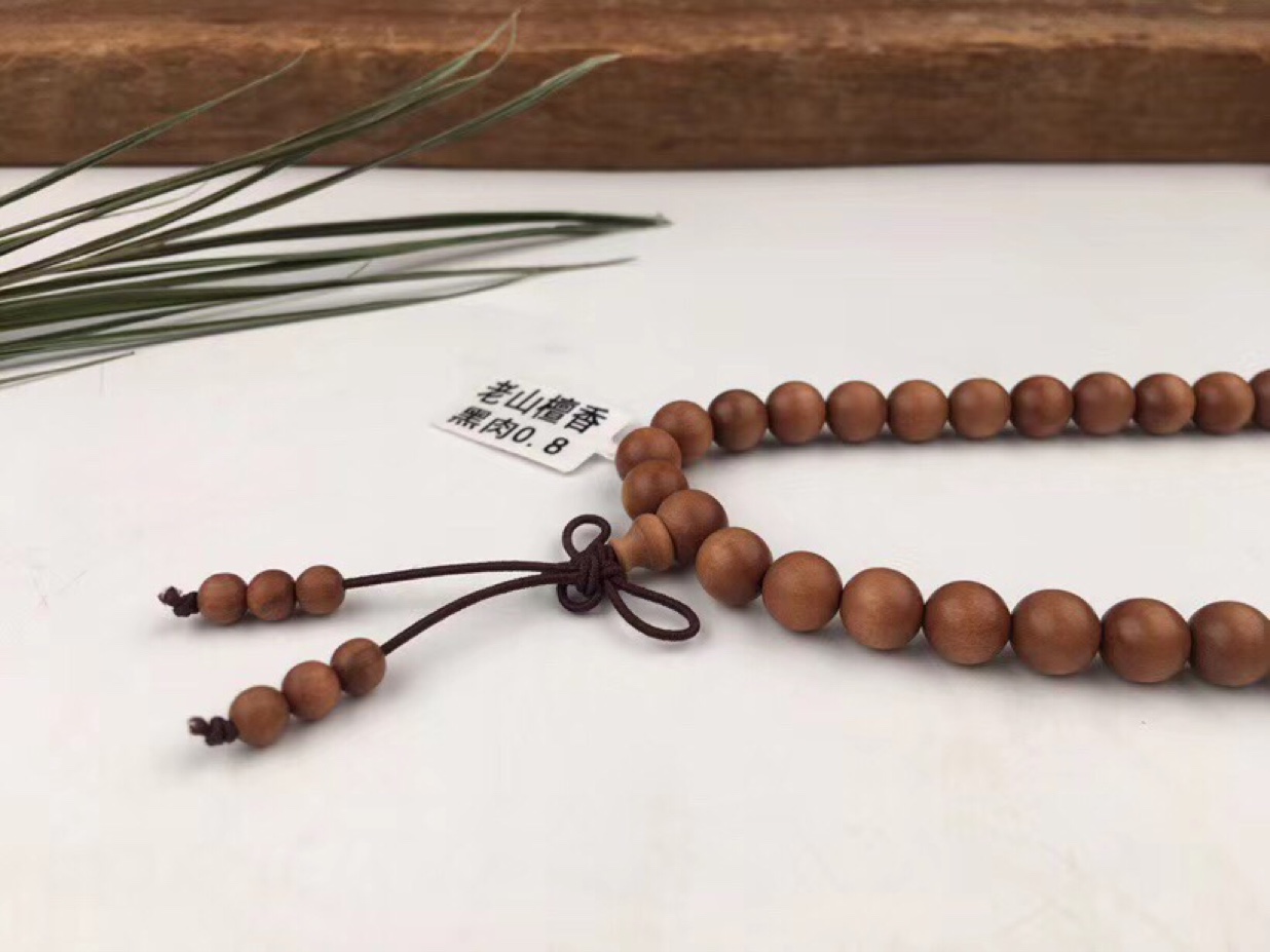 (Premium) Indian Old Mountain Sandalwood Black Meat 0.8 (108 pieces)! Both floating and sinking are in stock! [Bowing] Solemnly promise: No adulteration, no coloring, no high selling price, tenfold compensation for any fake! Application Scenario