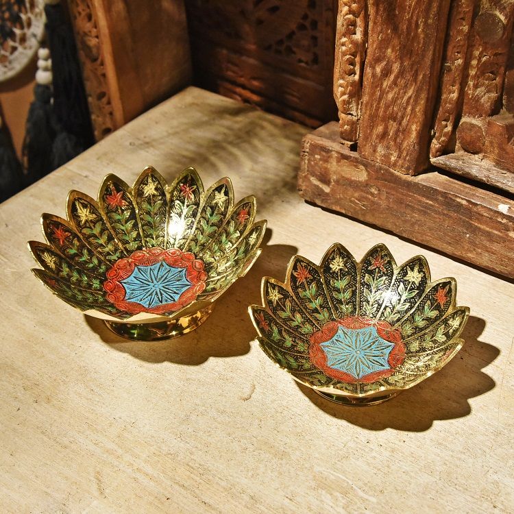 A set of two hand-painted black lotus-shaped copper plates, in single color, all copper, fruit plates, handcrafted, daily necessities.
