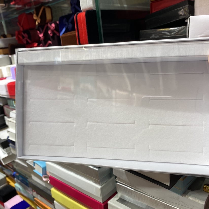 放手镯盒颜色可以选