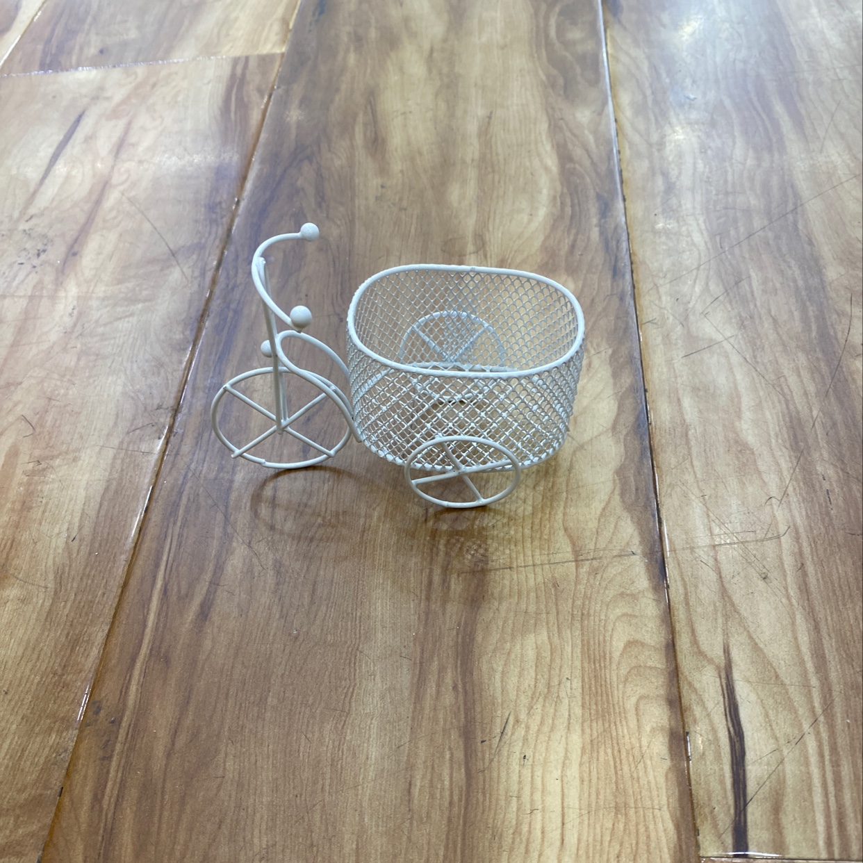 The iron wire craft, Changqi Craft, mini tricycle is oval-shaped and large