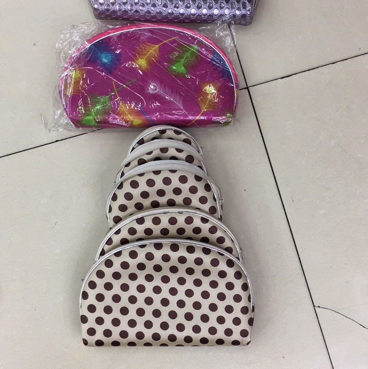 A five-piece makeup bag thumbnail