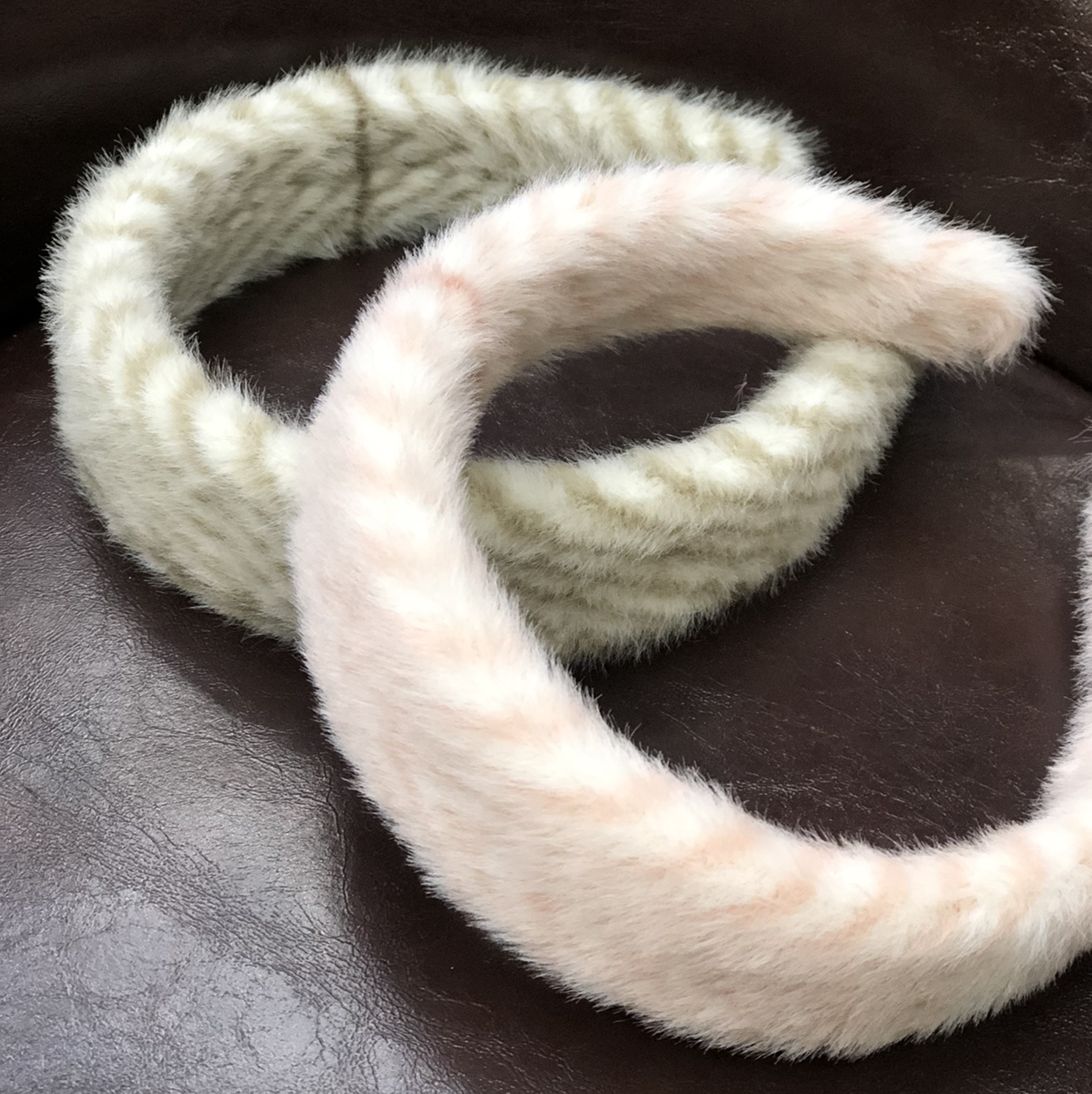 Korean simple imitation mink striped hairband for feminine charm when going out, anti-slip hair clipping in autumn and winter, wide-edge plush headband hair clip details Picture