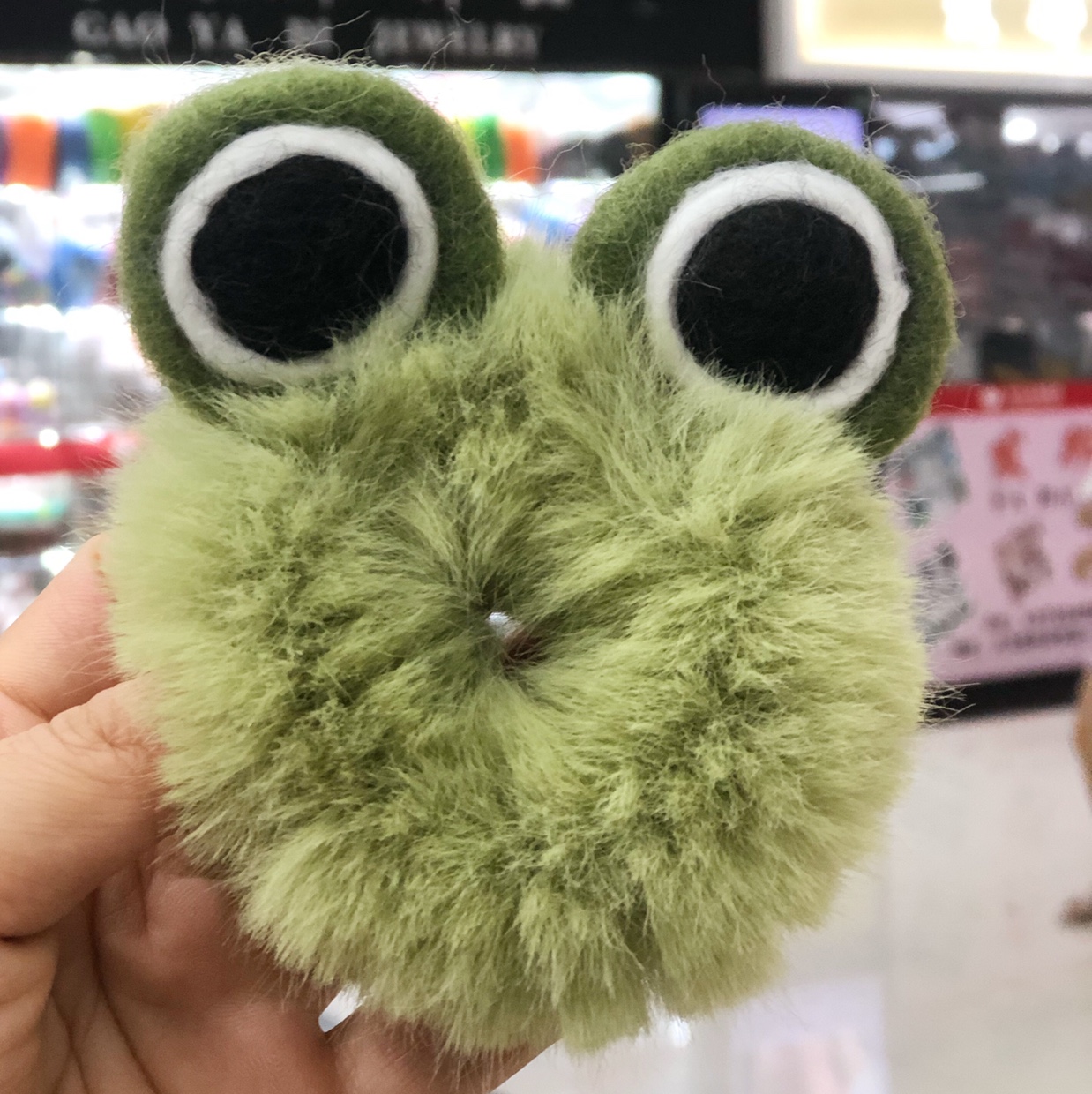 The adorable hair band from Dongdaemun, South Korea, features a plush cat ear hair tie, a big-eyed frog hair tie and a rubber band details Picture
