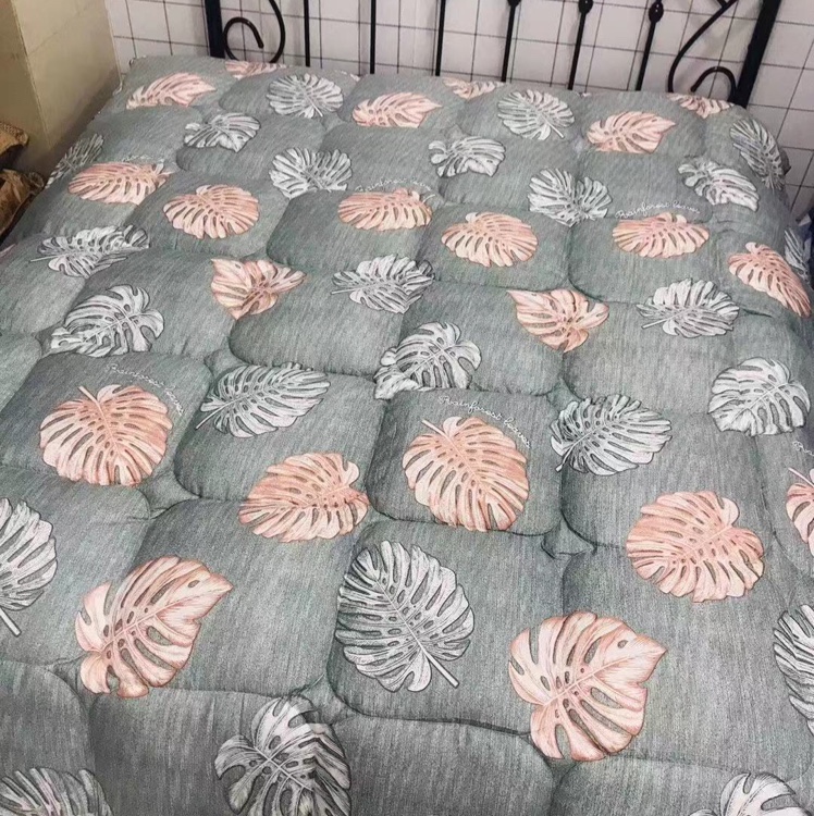 Roca cotton feather quilt is warm, comfortable and breathable! details Picture