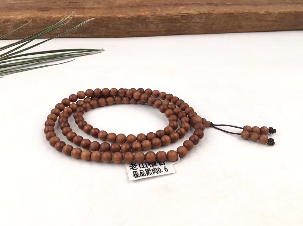 108 pieces of 0.6mm Indian sandalwood bracelet neck Item Picture