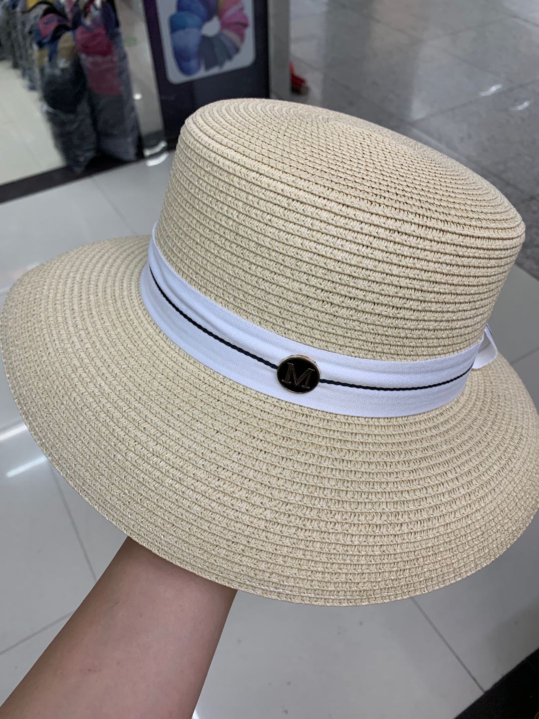 Summer women's straw hat with bow and M logo, seaside vacation cap, sun-protective beach hat details Picture
