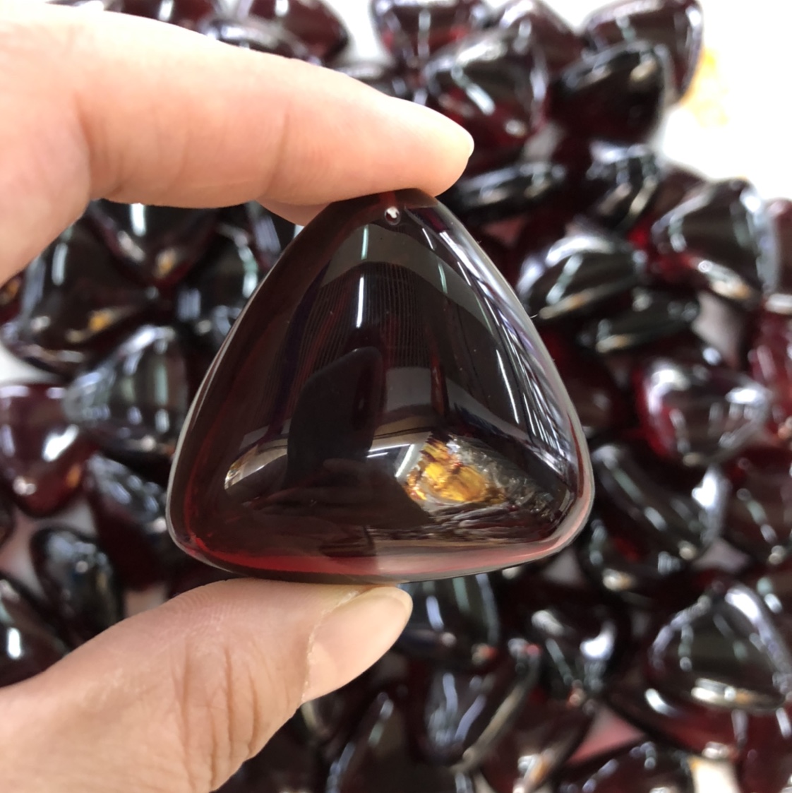 琥珀血珀净珀异形吊坠手工抛光莹光浮盐水松香味