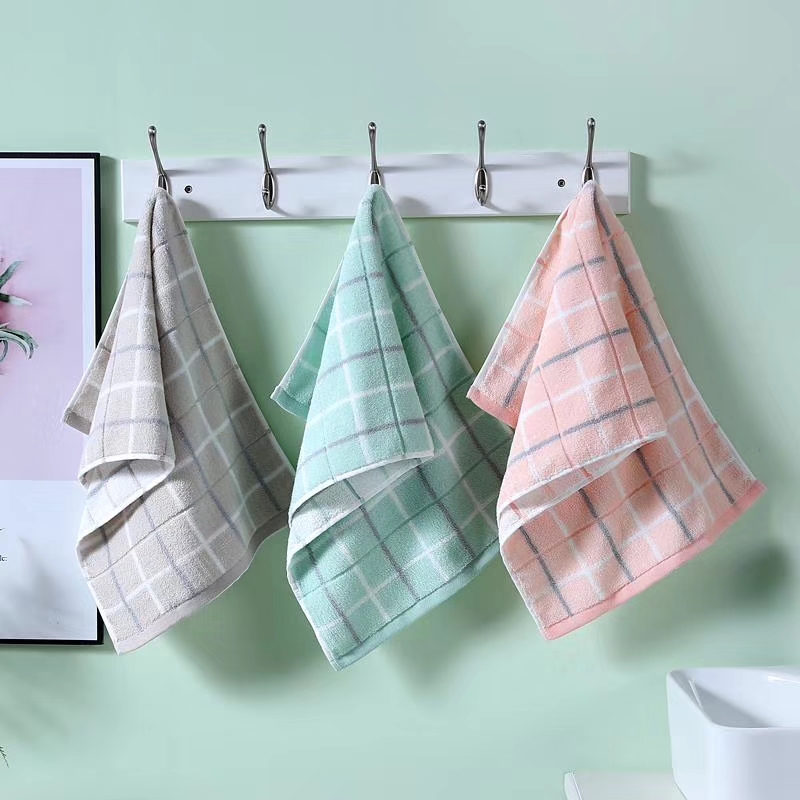 New type of instant absorbable color grid towel