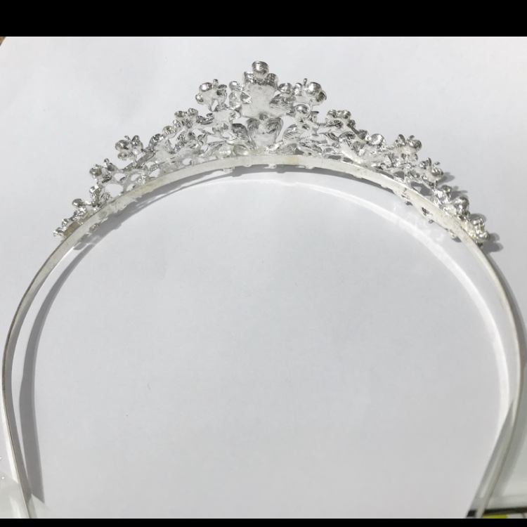 Water diamond crown Korean-style accessory, a fashionable and trendy ladies' accessory details Picture