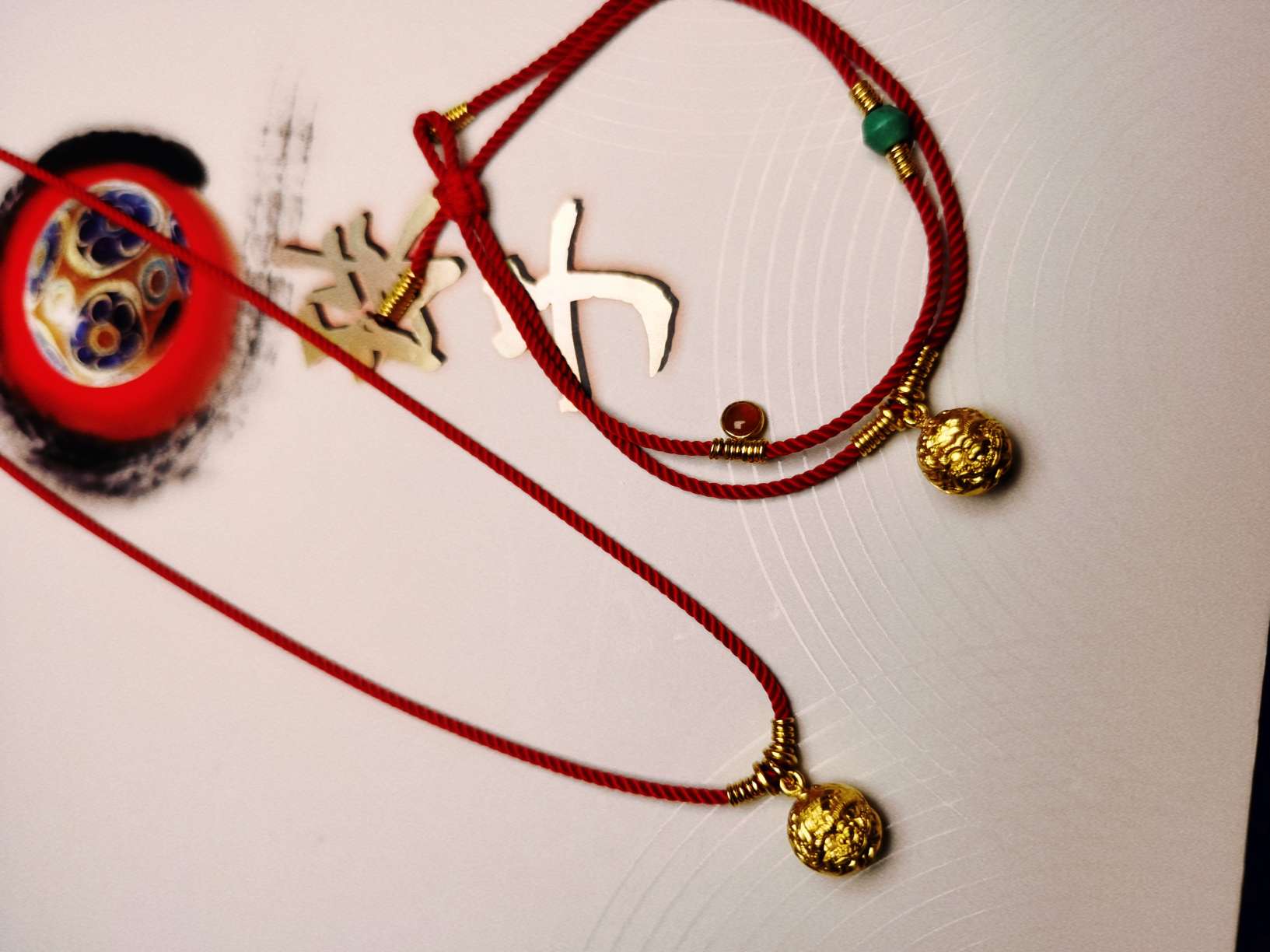 黄金錾刻小兽面手链产品图