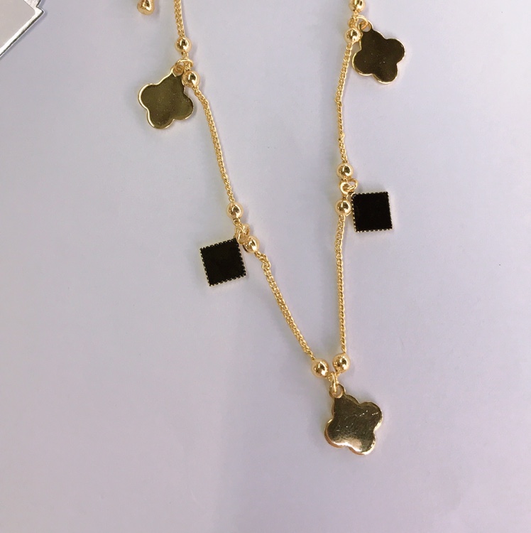 Fashion trend small square with glossy four-leaf clover thumbnail